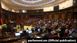ԱԺ նիստերի դահլիճում, արխիվ 