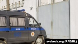 Ілюстрацыйнае фота. Ля турмы на Акрэсьціна, дзе адбывалі пакараньне украінскія грамадзяне Ўладзіслаў Ярмолаў, Леанід Намярчук і Ашот Саркісьян 
