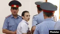 ՀԱԿ-ի ակտիվիստ Տիգրան Առաքելյանը դատարանի դահլիճում