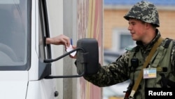 La punctul de control ucrainean de la Kuciurgan, de pe segmentul transnistrean de frontieră, 4 aprilie, 2014