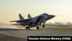 Російський літак МіГ-31К з аеробалістичною ракетою Х-47 «Кинджал», фото ілюстративне