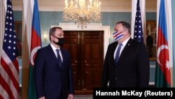 Secretarul de Stat Mike Pompeo și ministrul armean de externe Zohrab Mnatsakanian, 23 octombrie 2020