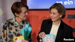 Germany’s first lady, Elke Buedenbender (left) and Olena Zelenska, the wife of Ukrainian President Volodymyr Zelenskiy, share a moment at the Frankfurt Book Fair on October 22.