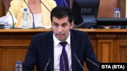 Служебният министър на икономиката отговаря на въпроси на депутати в парламента