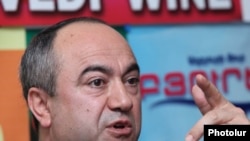 Armenia -- Manvel Badalian, chairman of the State Council on Civil Service at a news conference, 10May2010