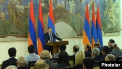 Armenia - Prime Minister Karen Karapetian speaks at an awards ceremony in Yerevan, 21Sep2017.