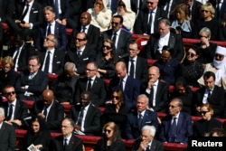 Prințul William al Marii Britanii, cancelarul german Olaf Scholtz și Regele Abdullah al Iordaniei participă la funeraliile Papei Francisc, 26 aprilie 2025.