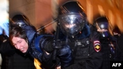 Жестоки судири со полицијата на демонстратите кои изразија поддршка на притворениот критичар на Кремљ Алексеј Навални