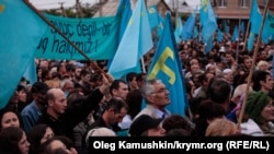 2014 senesi mayıs 18 künü Aqmescitniñ Aq-Meçet rayonında matem mitingi