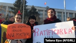 În decembrie 2019, la Chișinău a avut loc o demonstrație pentru ratificarea Convenție de la Istanbul împotriva violenței la adresa femeilor, tratat semnat de R. Moldova încă din 2017. Convenția a fost ratificată de parlament pe 14 octombrie 2021.