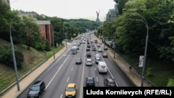 Водіїв просять поставитися з розумінням до вимушених тимчасових незручностей