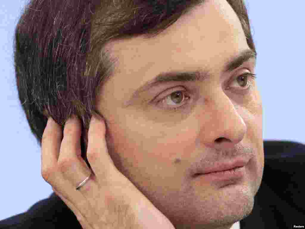 14 декабря 2010 г. Первый заместитель главы президентской администрации Владислав Сурков на заседании комиссии по модернизации и технологическому развитию экономики в рамках форума "Россия, вперед!" в московской школе управления "Сколково&q
