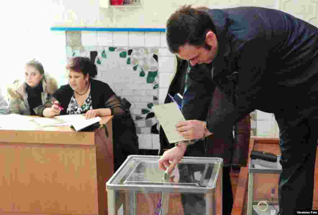 185 довічно ув'язнених проголосують на позачергових парламентських виборах в Житомирській установі виконання покарань №8