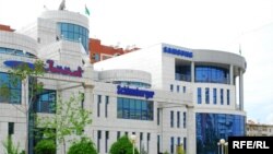 “Maplecroft” guramasynyň ekspertleri bu gürrüňi edilýän ýurtlar bilen daşary ýurt kompaniýalarynyň biznes işleriniň, köplenç, kynçylykly bolýandygyny belleýärler.