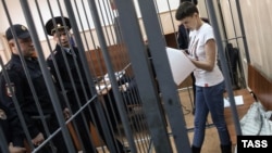 Надія Савченко в суді 6 травня 2015 року 