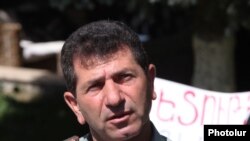 Վոլոդյա Ավետիսյանը Ազատության հրապարակում: Մայիս, 2013 թ. 