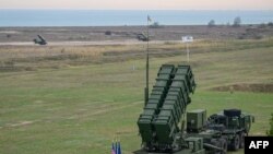 Një kundërajror Patriot i forcave rumune gjatë një stërvitjeje ushtarake në Konstanta, afër Detit të Zi, nëntor 2023.