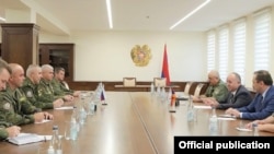 Министр обороны Армении Аршак Карапетян принимает генерал-лейтенанта Геннадия Анашкина, Ереван, 25 сентября 2021 г.