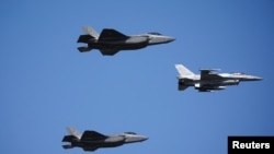 Зазначається. що два норвезькі F-35, дислоковані в Польщу, піднялись по тривозі у відповідь на масовану атаку РФ 15 січня 