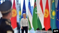 Ýewropa Komissiýasynyň başlygy Ursula fon der Leýen. Samarkant, Özbegistan.