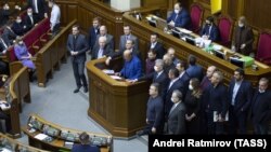 20 березня РНБО призупинила діяльність низки партій, зокрема ОПЗЖ і «Партії Шарія». 14 квітня фракція «Опозиційна платформа – За життя» призупинила свою діяльність у Верховній Раді