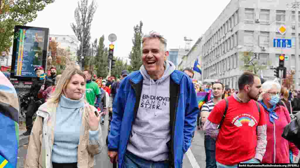 Свою підтримку «Маршу рівності» висловив посол Нідерландів в Україні Йоганнес де Мол: «Україна – молодець як країна, адже робить хороші кроки вперед. Як посольство ми також беремо участь у прайдах у Харкові та в Одесі»
