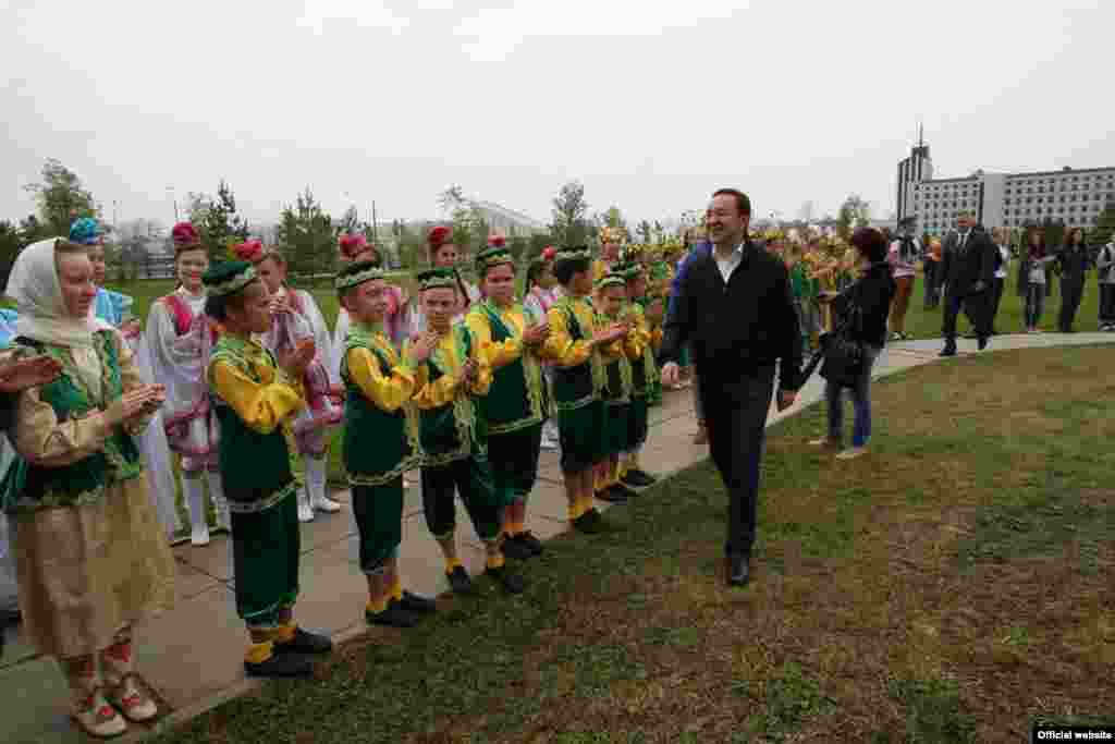 "Казанның Меңеллыгы" паркында "Йолдызлык" фестиваленең сайлау алды турлары, балалар концерты үтте. Парклар фестивале көнендә хөкүмәт башлыгы Ильдар Халиков карап китте.