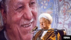 اکبر هاشمی رفسنجانی، رئیس مجمع تشخیص مصلحت نظام می‌گوید مردم ایران دیگر تحت تاثیر صدا و سیما و جعبه‌ای که مطالب را با سانسور به مردم تحویل می‌دهد، نیستند