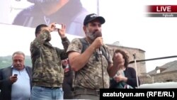 Никол Пашинян на митинге в Иджеване, 28 апреля 2018 г.