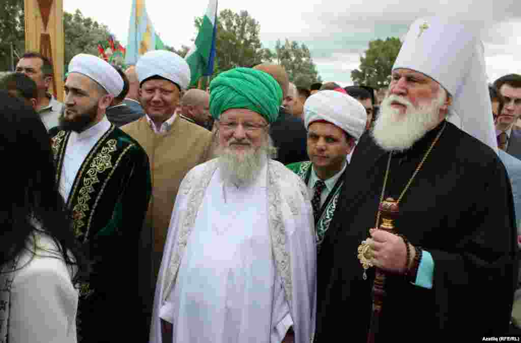 Дин әһелләре, сулдан уңга: Камил Сәмигуллин, Әлбир Крганов, Тәлгат Таҗетдин