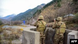 Ҳиндустону Покистон минтақаи Кашмирро аз худ медонанд ва қисматҳое аз онро ду кишвар назорат мекунанд