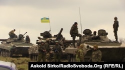 Українські військові біля Маріуполя. Квітень 2015 року. Ілюстраційне фото 
