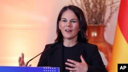Ministrja e Jashtme e Gjermanisë, Annalena Baerbock, gjatë një konference në Tiranë, Shqipëri, 6 tetor 2023.