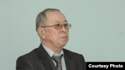 Батыс Қазақстан облыстық әкімдігінің ішкі саясат бөлімінің бастығы Тілекқабыл Имашев сотта тұр. Орал, 19 шілде 2012 жыл.