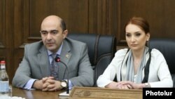 Глава «Просвещенной Армении» Эдмон Марукян и глава фракции «Мой шаг» Лилит Макунц 
