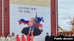 Постер на рускиот претседател Владимир Путин во едно од училиштата во Русија