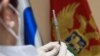 Sredinom februara, kao donacija Srbije, stigao je prvi kontingent od 2.000 doza ruske vakcine Sputnik V protiv virusa korona (Foto: Doza vakcine Sputnik V, Podgorica, februar 2021)