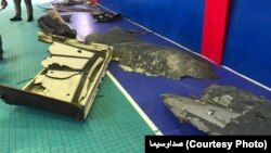 تلویزیون حکومتی ایران میگوید اینها قطعاتی از لاشه پهپاد آمریکایی است