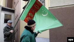Türkmenistanyň ilçihanasynyň öňünde, Moskwa 