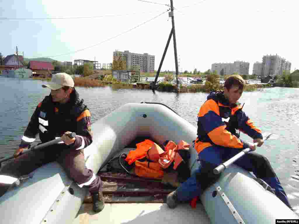 Уфадан килгән коткаручылар Илнур Латыйпов һәм Дмитрий Канонченко