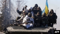 Українські бійці неподалік Дебальцева, 18 лютого 2015 року
