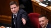 Gulyás Gergely, a Miniszterelnökséget vezető miniszter és Rogán Antal, a Miniszterelnöki Kabinetirodát vezető miniszter az Országgyűlésben, 2019. december 10-én. Magyarországon mindketten komoly befolyással vannak az állampolgárok tájékoztatási színvonalára