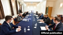 Një komision i përbashkët i Maqedonisë së Veriut dhe Bullgarisë gjatë takimit ku është diskutuar për çështjet e historisë dhe arsimit. Tetor, 2020.
