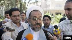 حیدر مصلحی، وزیر اطلاعات دولت جمهوری اسلامی ایران(چپ)