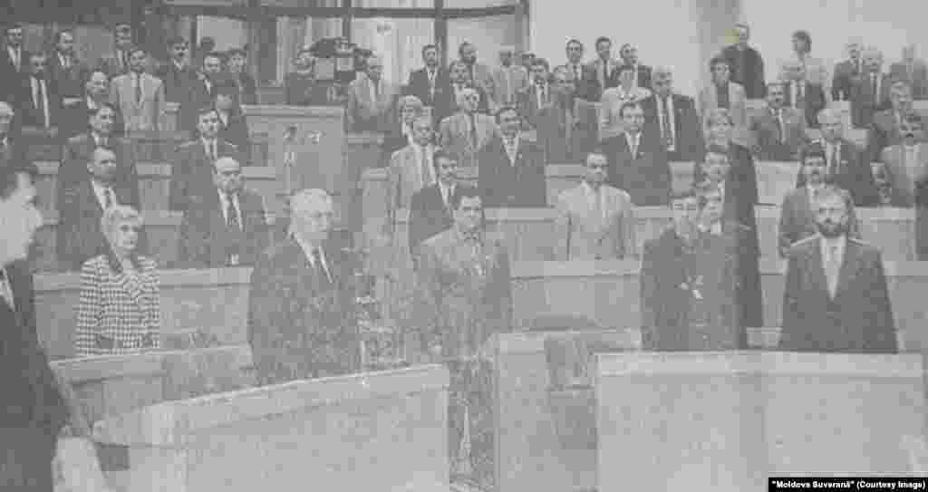 "Moldova Suverană", 23 aprilie 1998, plenul parlamentului