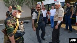 Զինված խմբի անդամները ՊՊԾ գնդի տարածքում, Երևան, 17-ը հուլիսի, 2016թ․