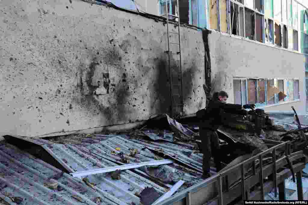 Загалом у Києві в ніч на 7 листопада пожежі сталися у Печерському, Голосіївському, Солом’янському, Оболонському і Подільському районах. Росія ось уже третій місяць щоночі атакує цивільну інфраструктуру столиці України, завдаючи шкоди цивільному населенню і житловій забудові міста. Багато ушкоджень цивільної інфраструктури припадає і на кілька районів Київської області. Зокрема, Вишгородський, Обухівський, Броварський і Васильківський.