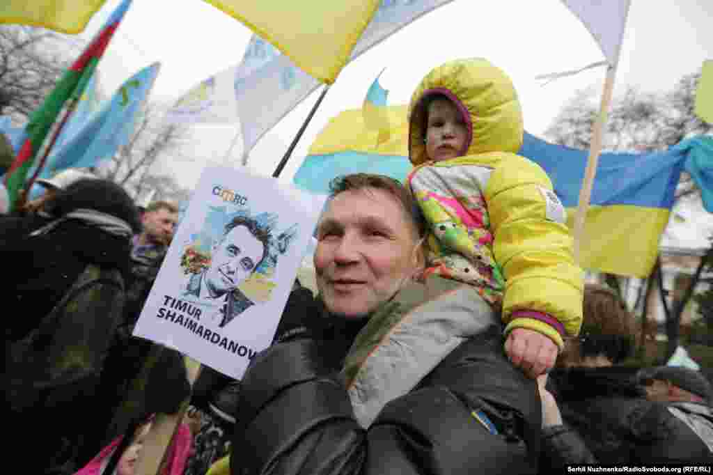 Учасники Маршу солідарності з кримськотатарським народом, українцями і людьми інших національностей, які проживають в тимчасово окупованому Росією Криму, під час мітингу на Майдані Незалежності, Київ, 26 лютого 2017 року ПЕРЕГЛЯНЬТЕ ФОТОГАЛЕРЕЮ ПЕРЕГЛЯНЬТЕ ВІДЕО