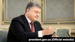 Порошенко сказав, що вибори президента мають відбутися у визначений Конституцією термін