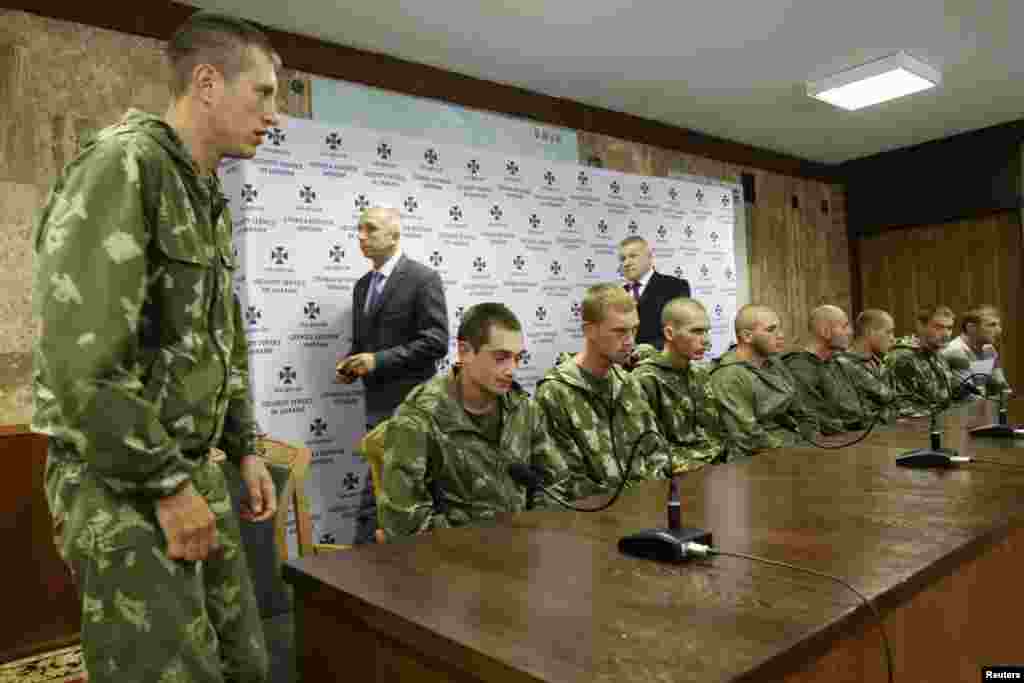 Затримані на Донеччині десантники Росії на прес-конференції в Києві (27 серпня). Це військовослужбовці 331-го полку 98-ї Свірської дивізії Повітрянодесантних військ Російської Федерації 
